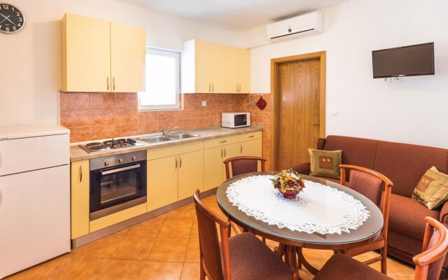 Beautiful Home in Makarska With Wifi and 2 Bedrooms