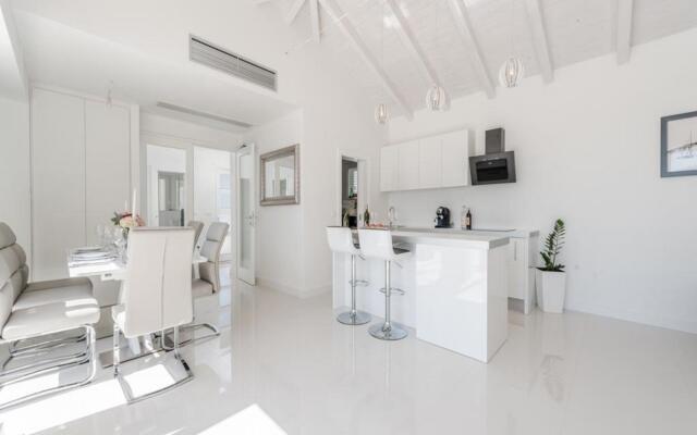 Luxurious Villa in Debeljak with Swimming Pool