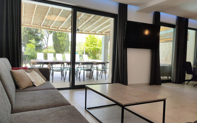 Hedera Estate, Hedera A1