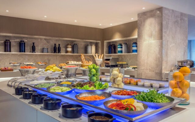 Novotel Phuket City Phokeethra Hotel
