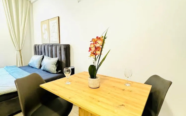 Spacious 7BR Apartment Prime Location