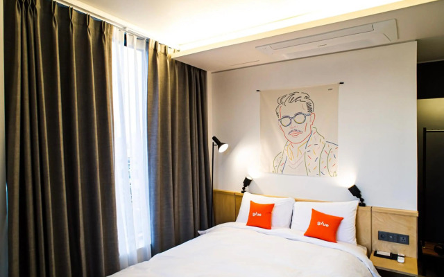 glue Hotel