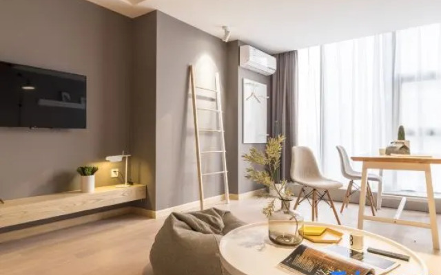 Yunzhu Executive Apartment (Zhengzhou People's Hospital Metro Station)