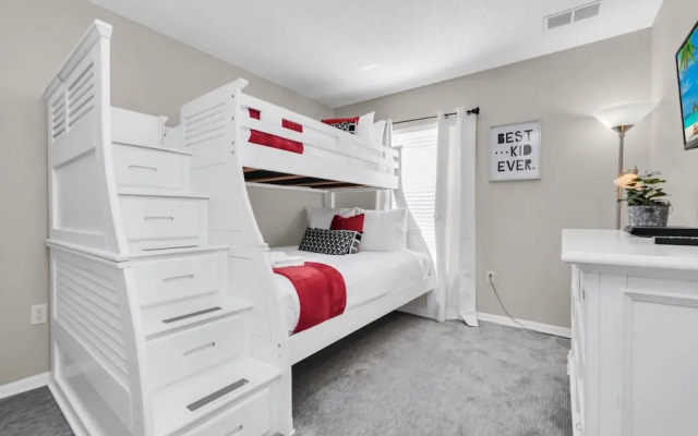 Family Oasis, Cozy Retreat With Bunk Room