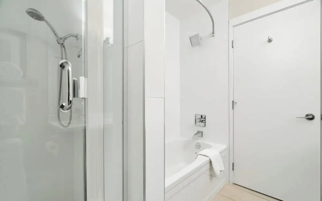 Lakefront Lux 2BR Symphony Of Comfort
