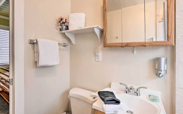 Cheerful Cabin Near Hiking & Big Bear Lake!