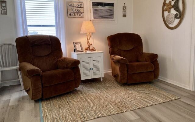 Sea Salt On The Rim 2 Bedroom Home by Redawning