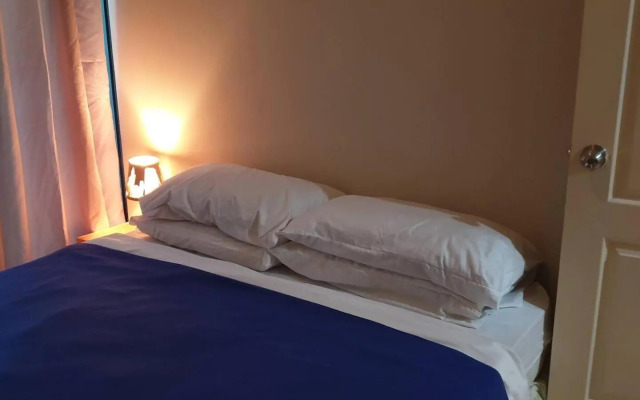 MANDALUYONG 2 Br w 2 Queen, 50HDtv across Shangrila Mall