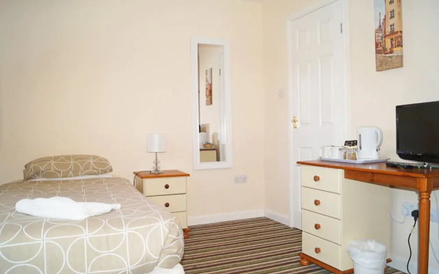 Ricky Road Guest House - Budget