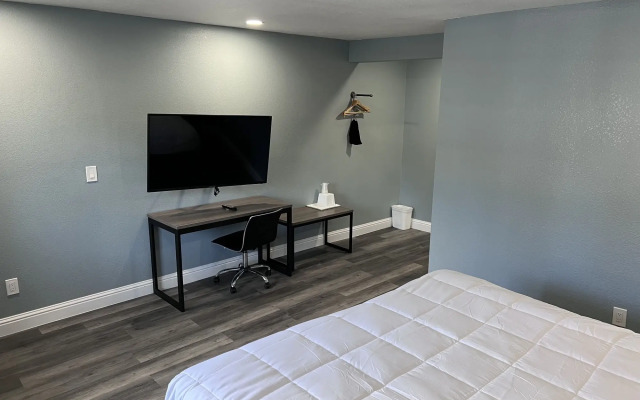Surf City Inn and Suites