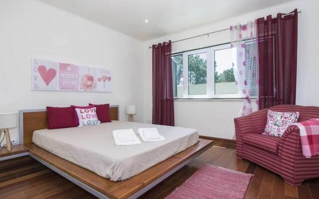 Villa Fati in Pen Nsula de Tr ia