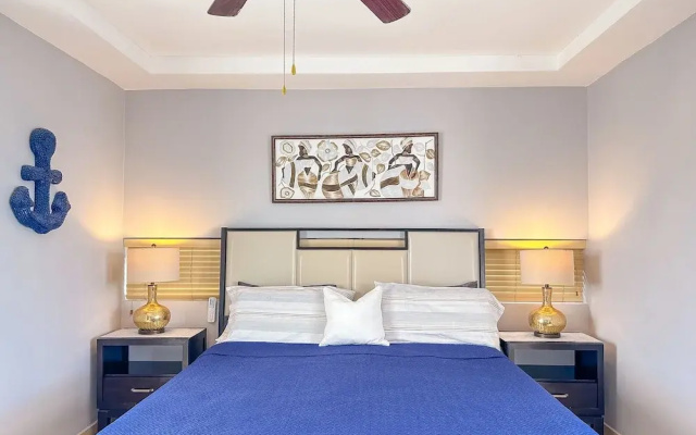 Gorgeous 1 BR PH Apartment w Jacuzzi