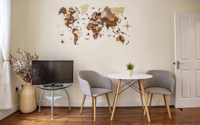 Charming Charing Cross Flat