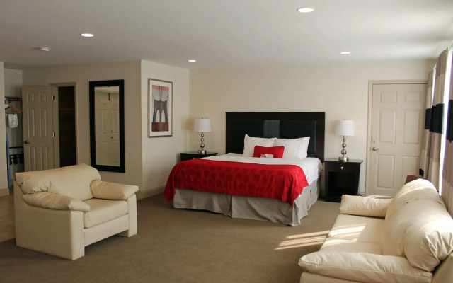 Cottonwood Suites Savannah Hotel & Conference Center