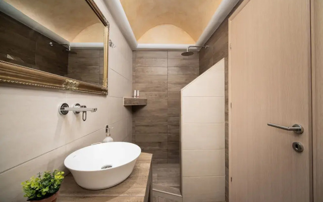 Pithos Apartments