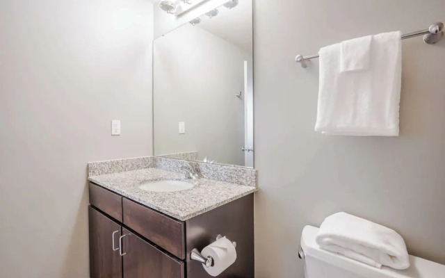 CozySuites - Current at the Banks