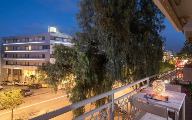 Bright stylish flat 10' walk to centre