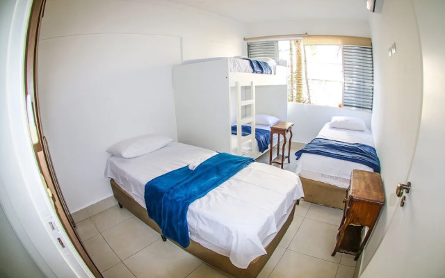 Pé na areia do Guarujá - Praia do Tombo (F)