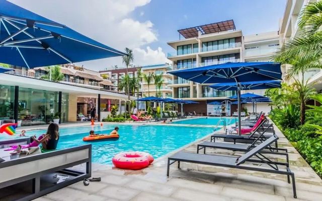 Contemporary Design Oceana 422 Playa del Carmen Condo by RedAwning