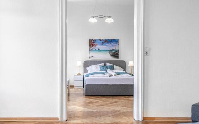 Brilliant 2BR Apt. near AKH-Hospital