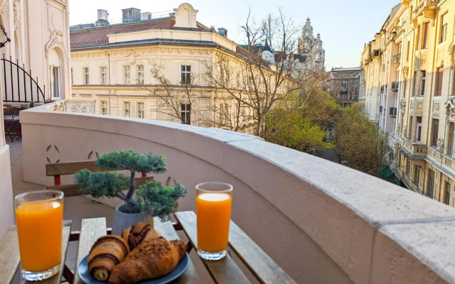 120M2 LUXURY CONDO with SAUNA, JACUZZI, CINEMA In Downtown Budapest