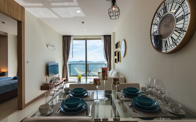The Riviera Wongamat by Pattaya Holiday