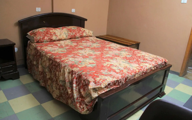 Yonas Hotel