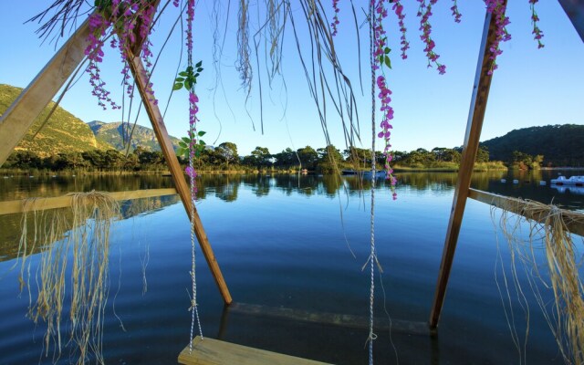 Green Pine Beach & Bungalows