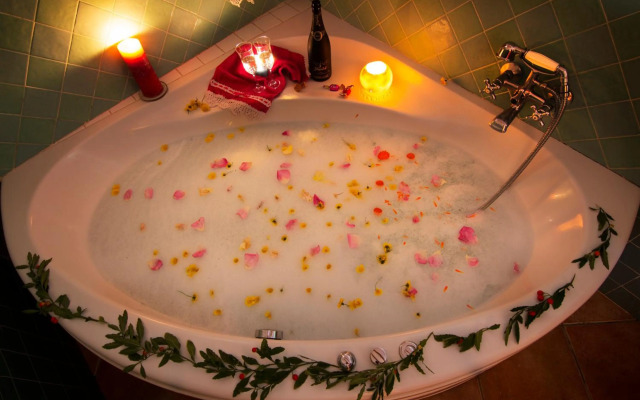 Romantic House for 2 People With Jacuzzi