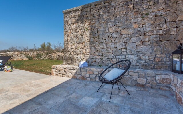 Beautiful Stone House with Large Garden And Private Pool