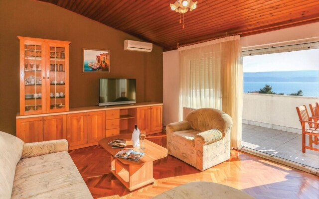 Beautiful Home in Nemira With Jacuzzi, Wifi and 2 Bedrooms