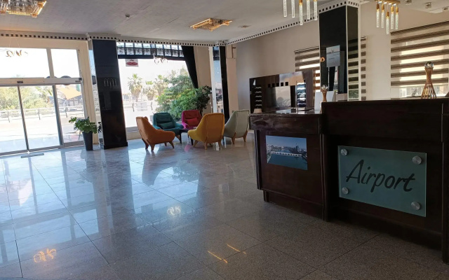 Airport Hotel - фото 2