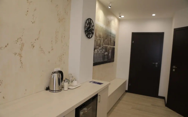 4 Room Hotel