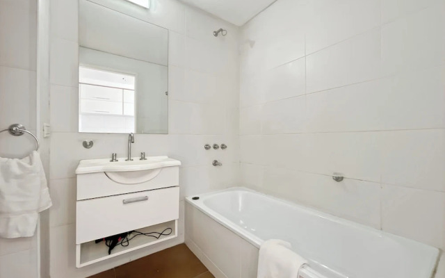 Studio Apartment on 13th Floor With Balcony Terrace