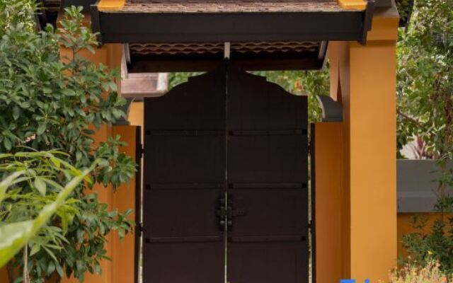 PhuTara 1700 sqm 6-bedroom Luxury Pool Villa