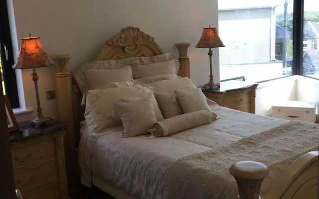 No50 Boutique Bed & Breakfast (Formerly known as Burma Rooms)