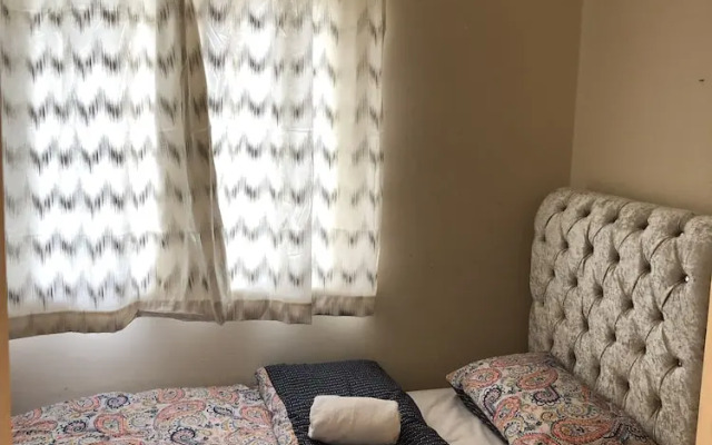 Lovely 3-bed House in Farnham Royal Slough