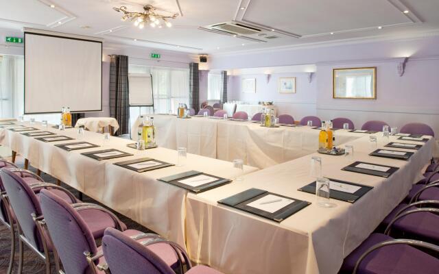 Holiday Inn A55 Chester West by IHG