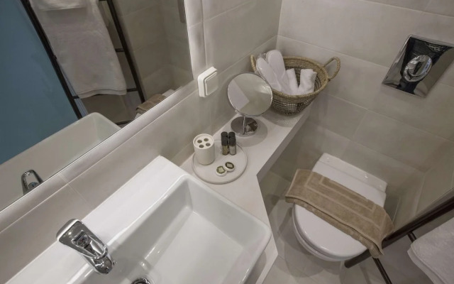 Ermou Stylish Suites by GHH