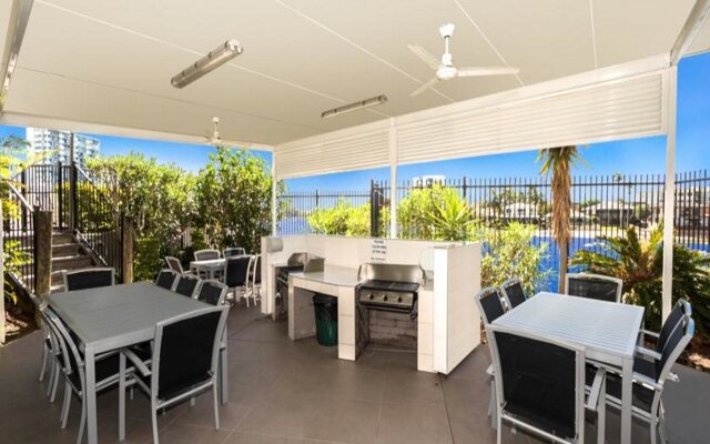 Moorings On Cavill