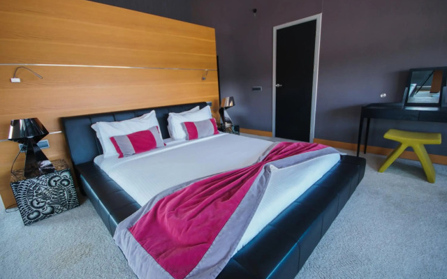 Vernazza Suites Hotel