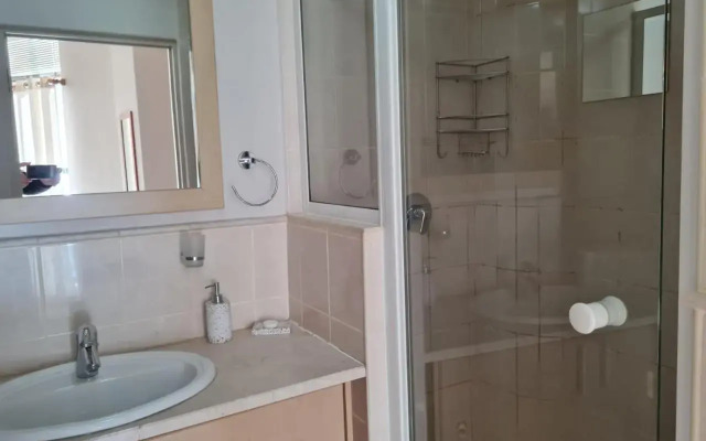 Point Village Accommodation - Santos 18