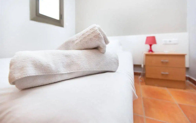 AinB Raval Hospital Apartments