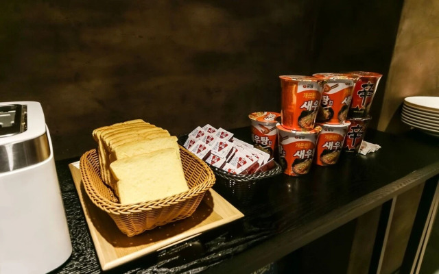 Changwon Jinhae Almond Hotel