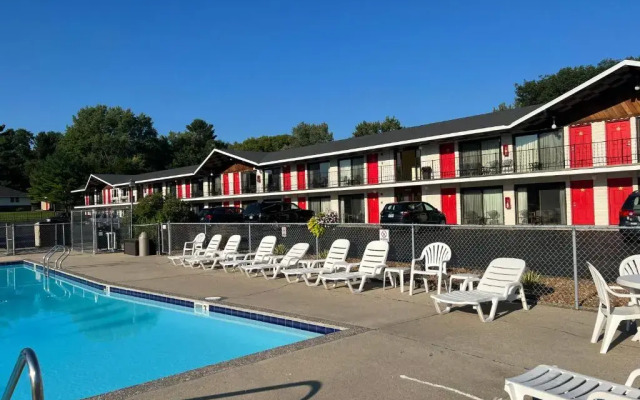 All Star Inn & Suites