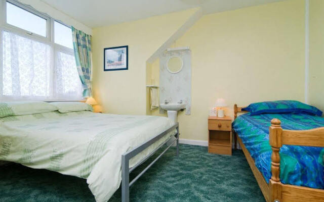 The Three Tees - Guest house