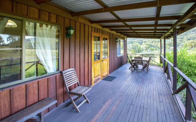 Wisteria Cottage and Cabins