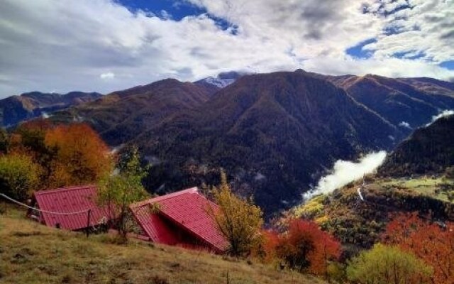 Les Toits Rouges