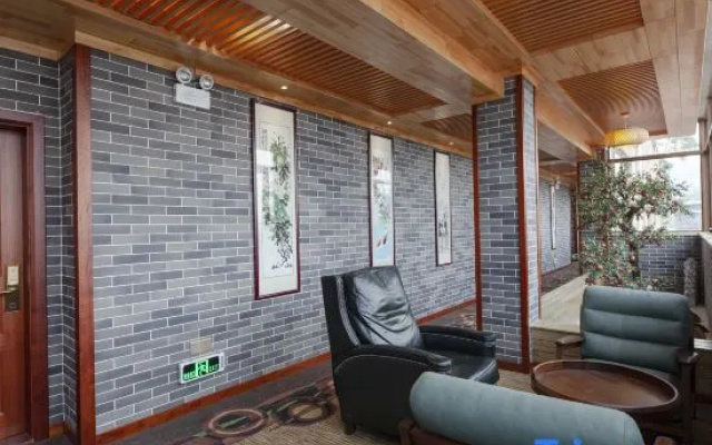 Remote Mountain Hotel Lianzhou