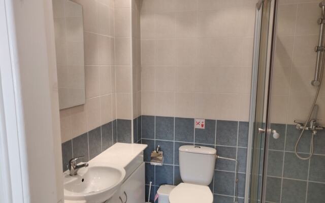 Cyprus-2 Beds Ensuite, Pool, Patios, Wifi, Parking